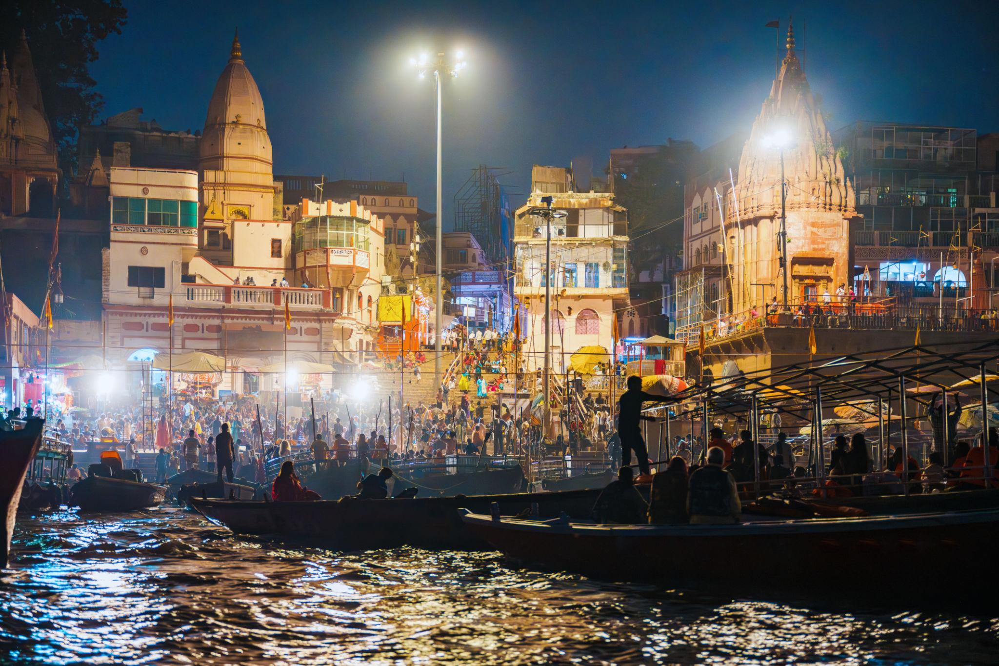 Temple and crowd for Varanasi Prayagraj Ayodhya private tour